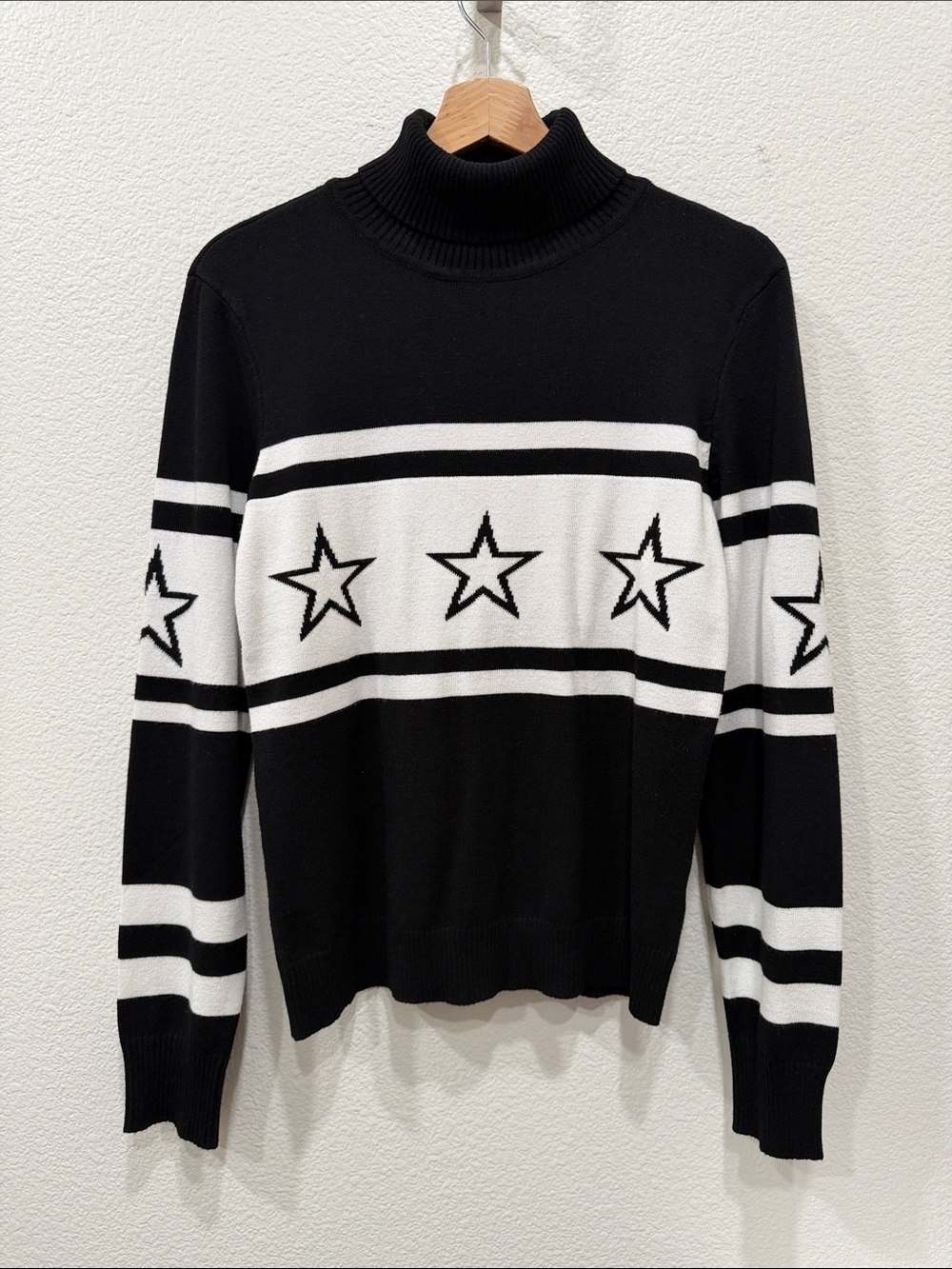 ANTONIO MELANI Black & White Star Stripe Turtleneck Sweater